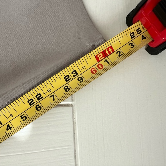 BNWT Vuori Evolve Zipped Legging, size M, Soft Pewter - Picture 10 of 10